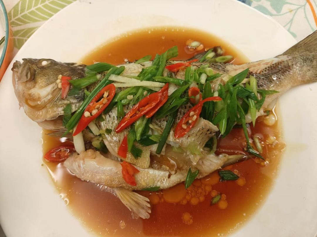 10分钟做 清蒸鲈鱼 （附切鱼图解）