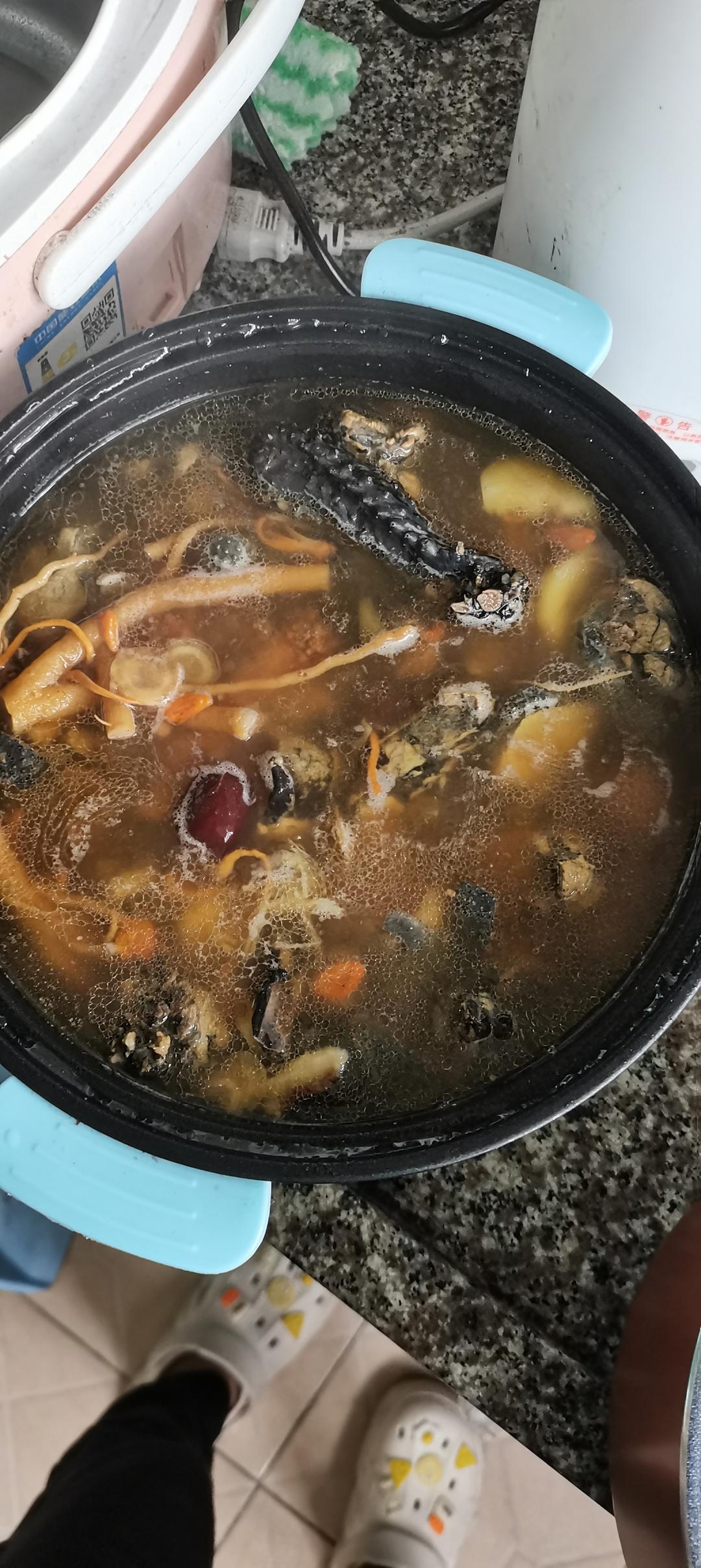 女人补气血（乌鸡汤）