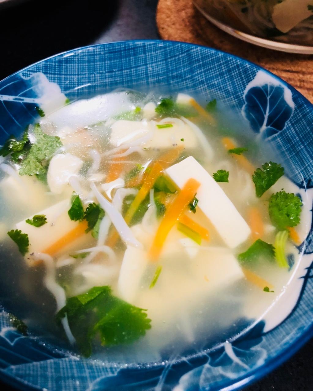 麻豆可可小苹果做的银鱼豆腐汤