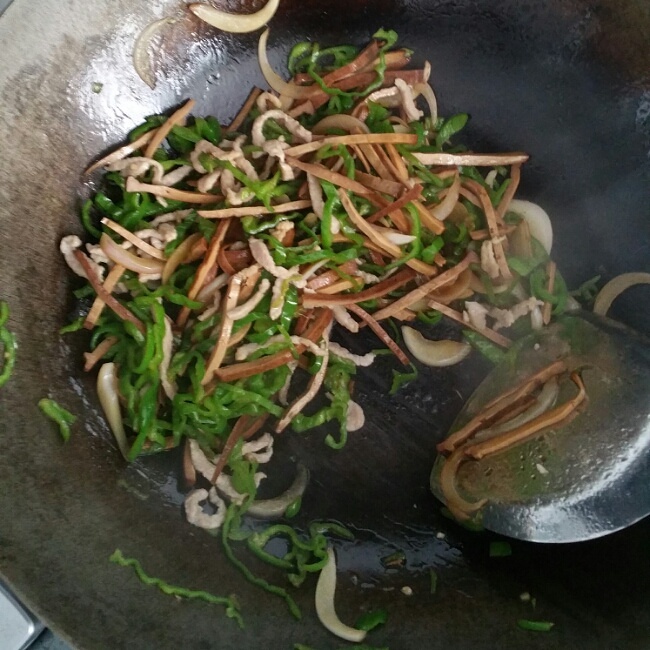 青椒豆干炒肉丝的做法 步骤7