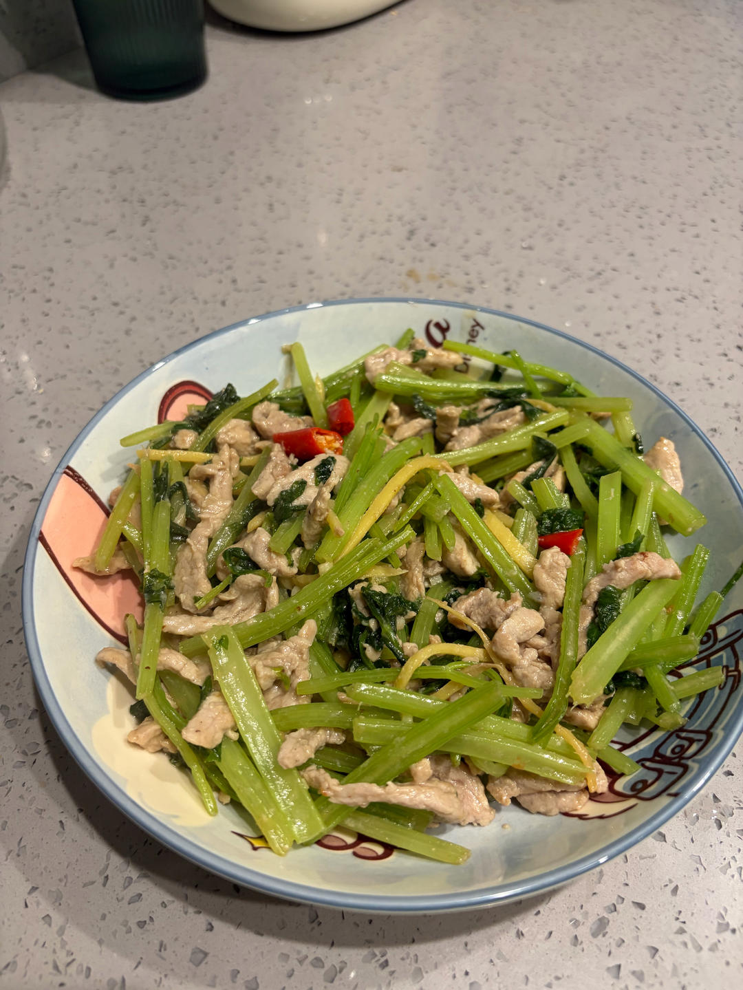 芹菜炒肉丝，晚餐吃不腻的家常小炒！