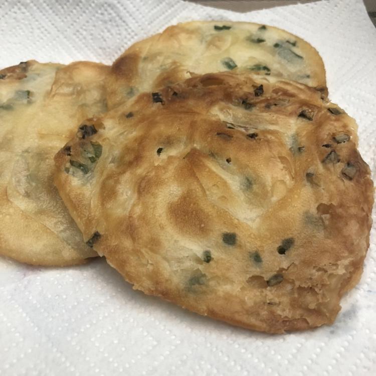 【饺子皮葱油饼】