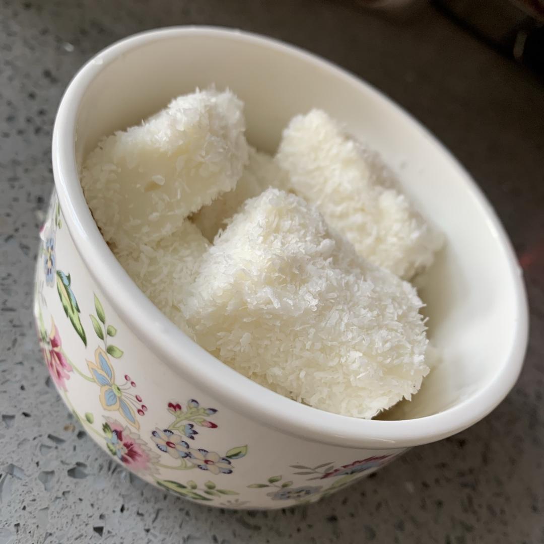完胜85‘C的牛奶椰蓉小方