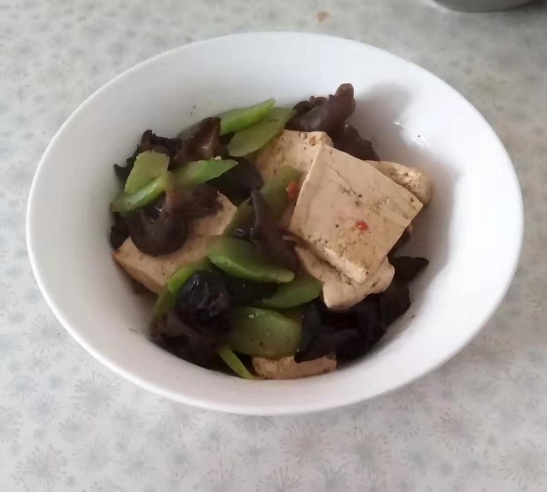 豆腐莴笋片（无油素食）的做法