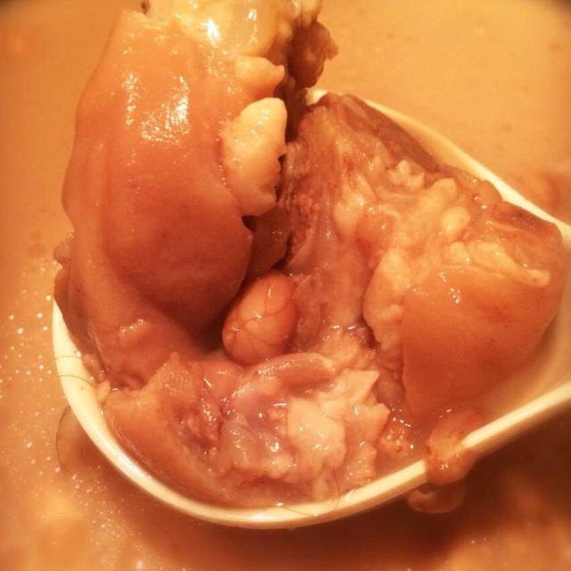 花生猪蹄汤的做法