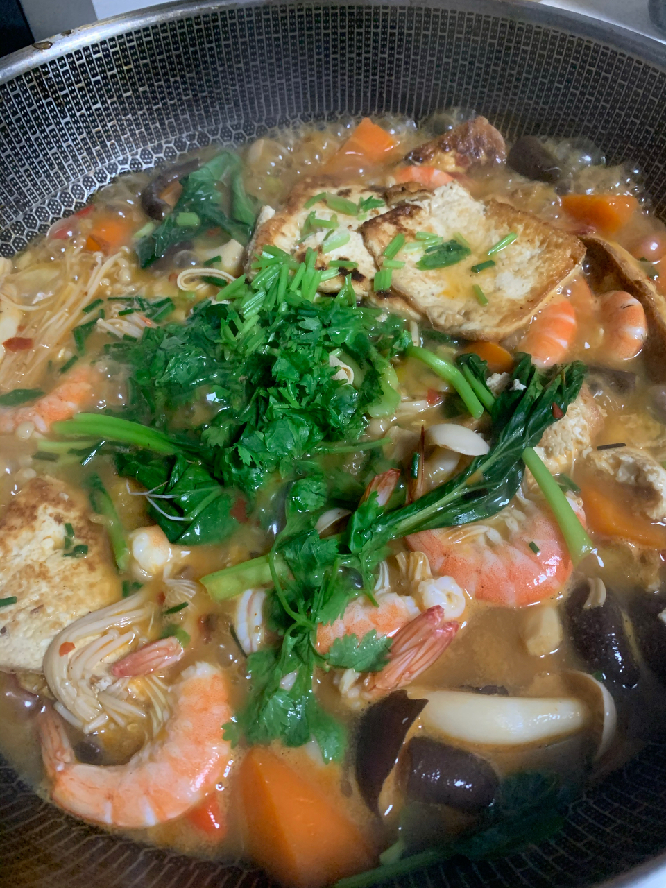 鲜到掉牙的菌菇豆腐虾煲，你一定要试试！