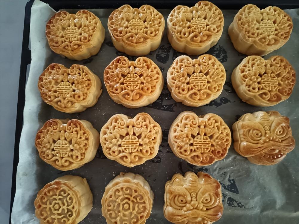 广式月饼—蛋黄莲蓉月饼