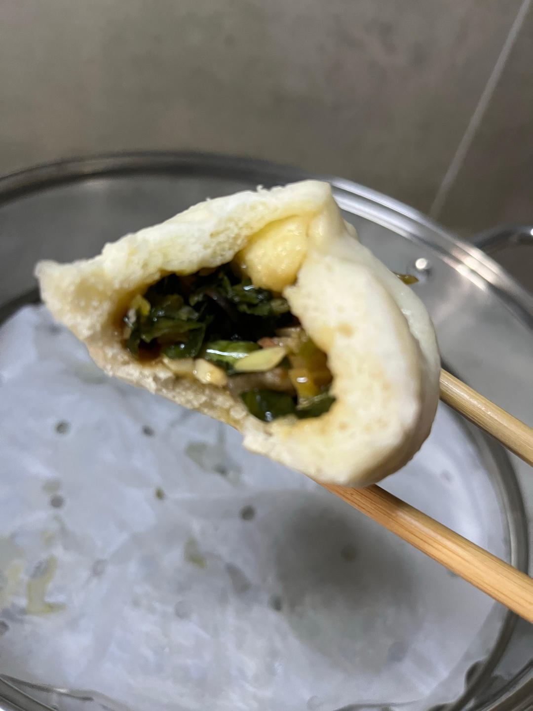 苋菜腊肉包子