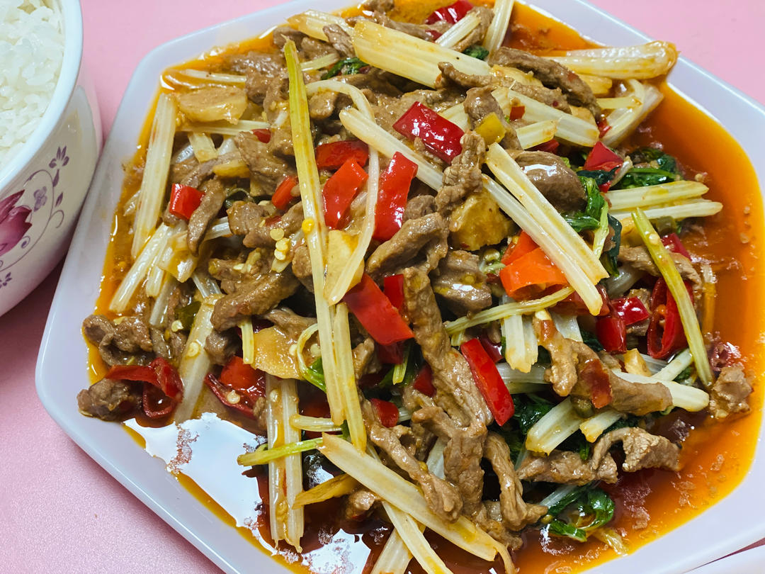 芹菜泡椒牛肉丝