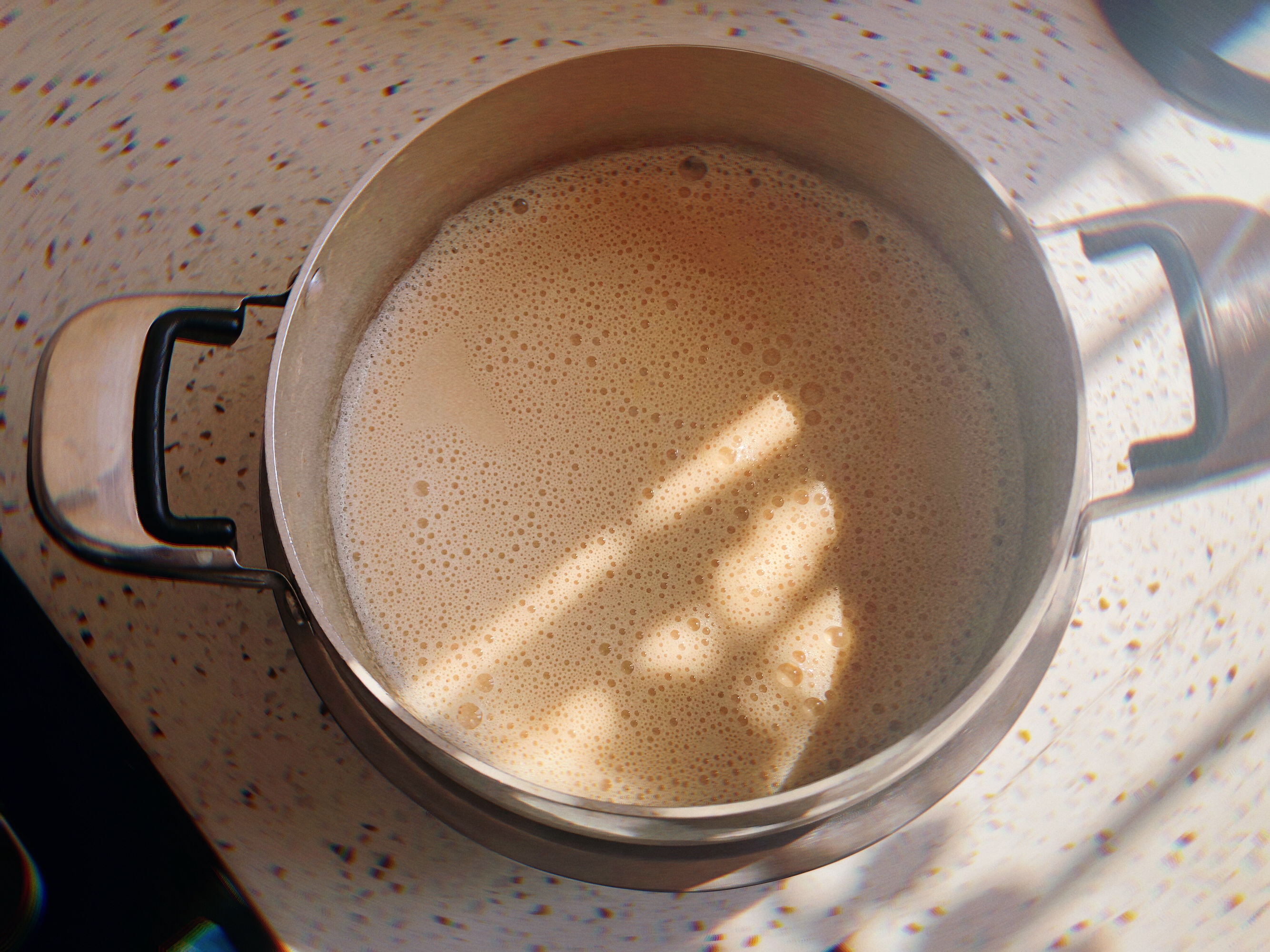 五分钟做好喝起来像奶茶的焦糖牛奶