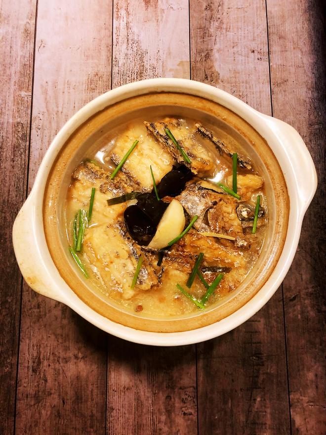 荸荠（地梨）木耳带鱼汤的做法