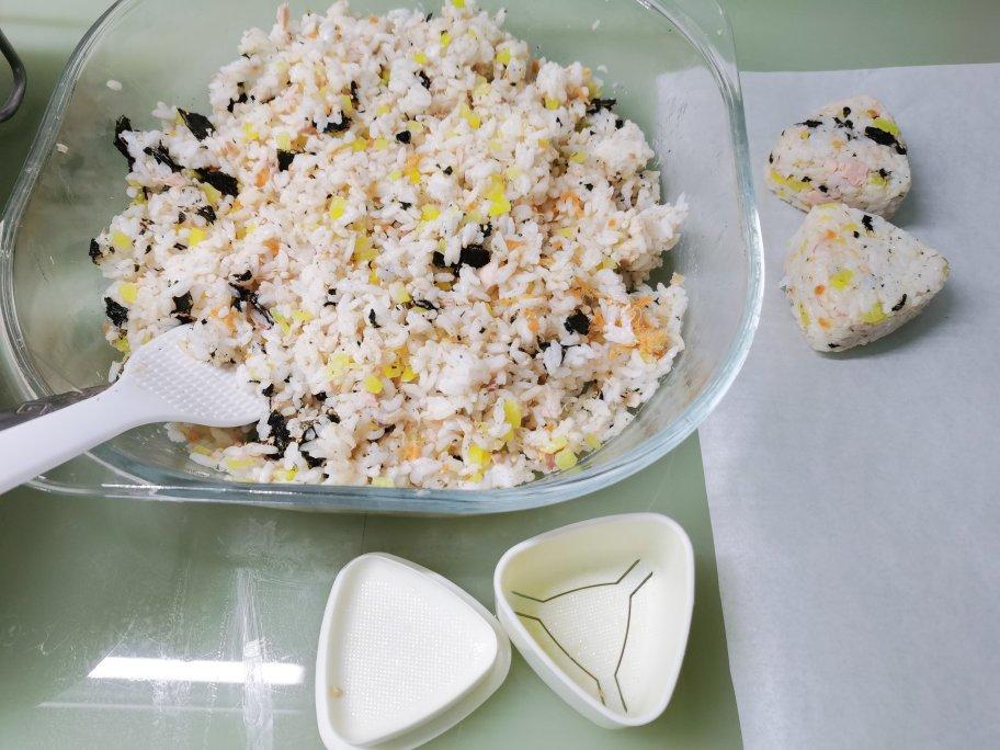 金枪鱼饭团