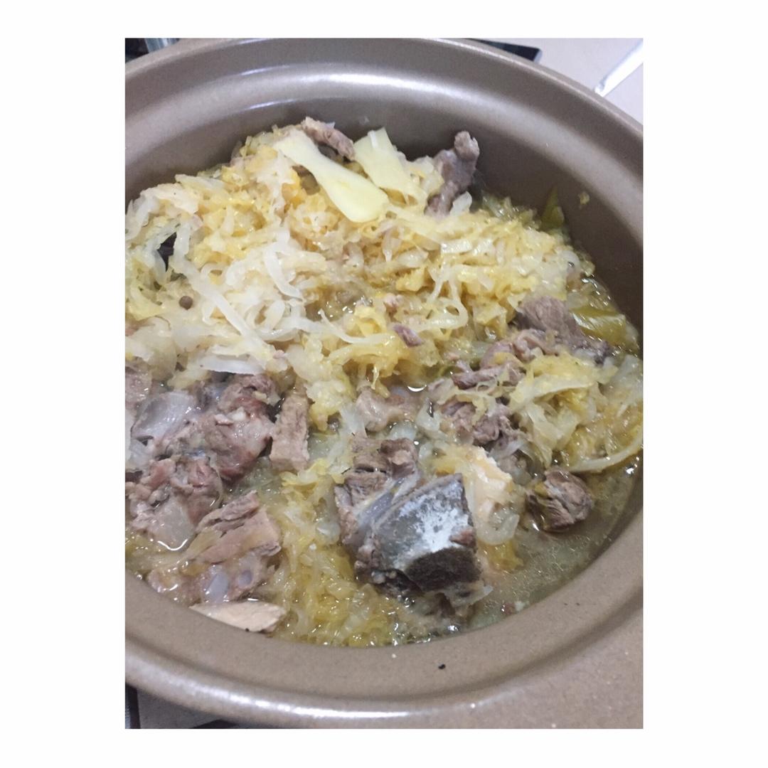 酸菜炖脊骨