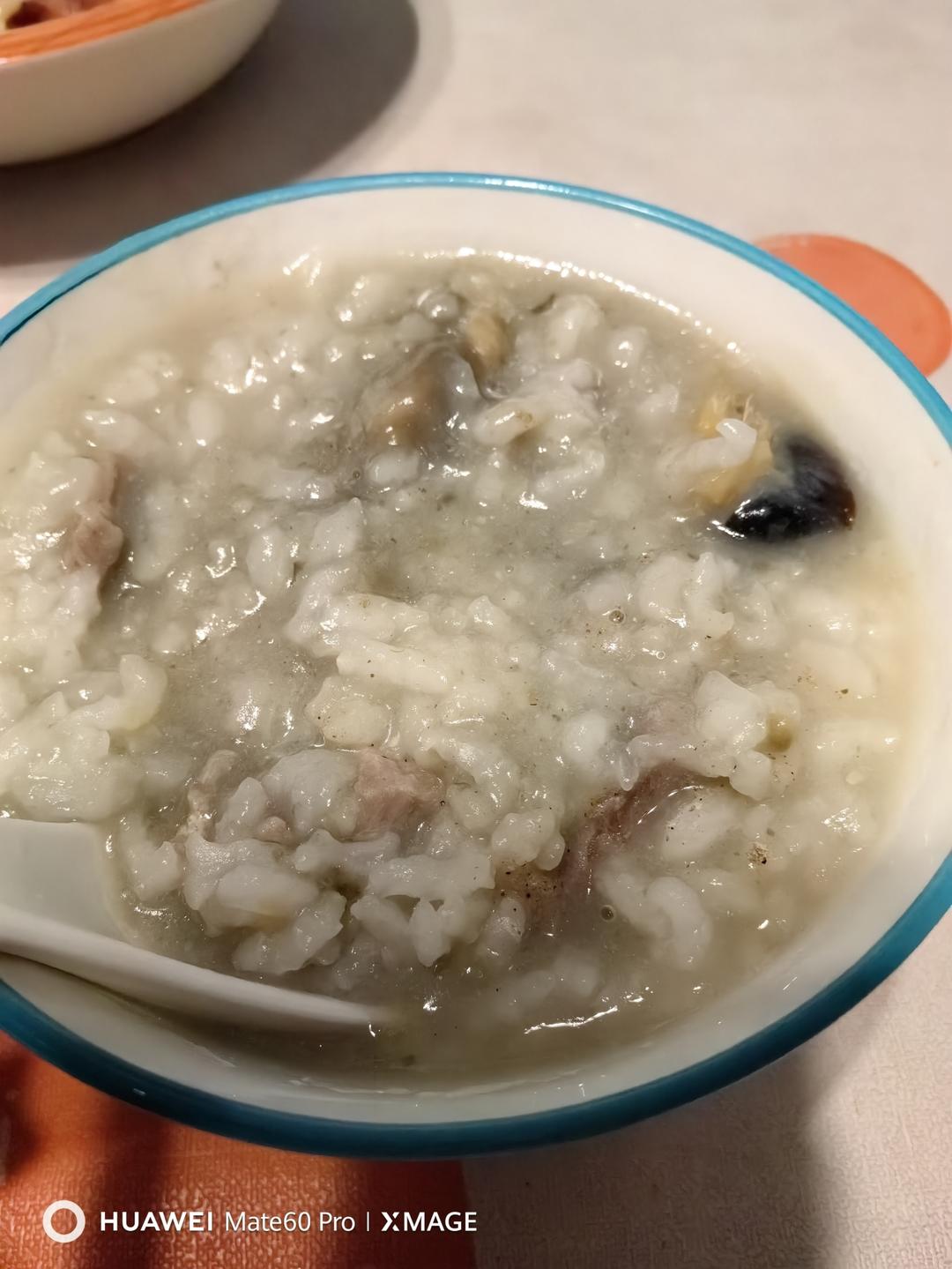 堂妈小厨——超好喝的皮蛋瘦肉粥