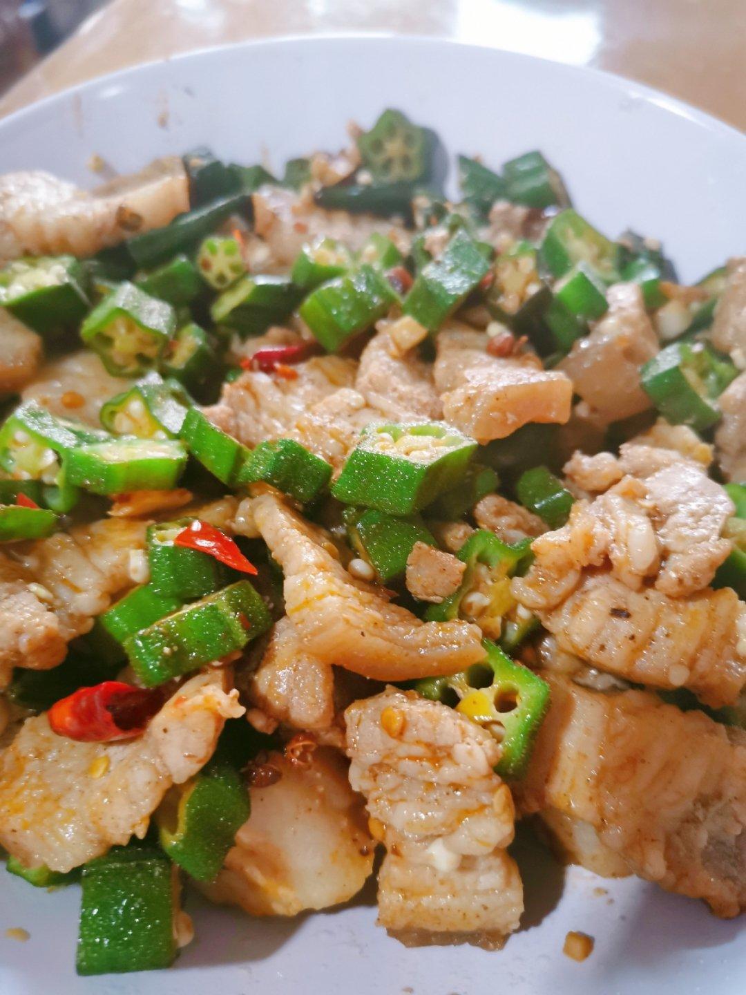 超级下饭的秋葵小炒肉