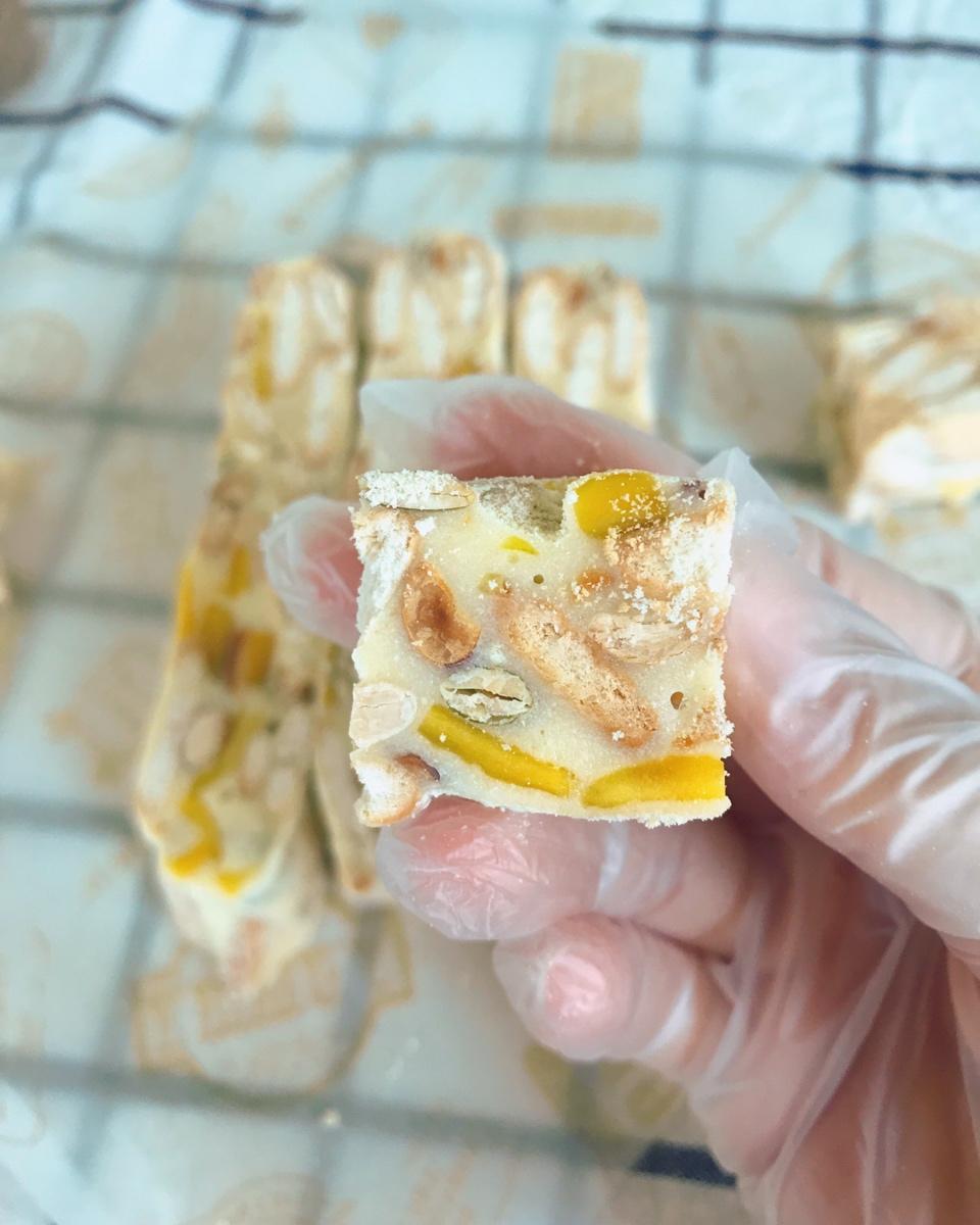 尛yan做的《tinrry 》水果雪花酥(榴莲芒果,椰子)