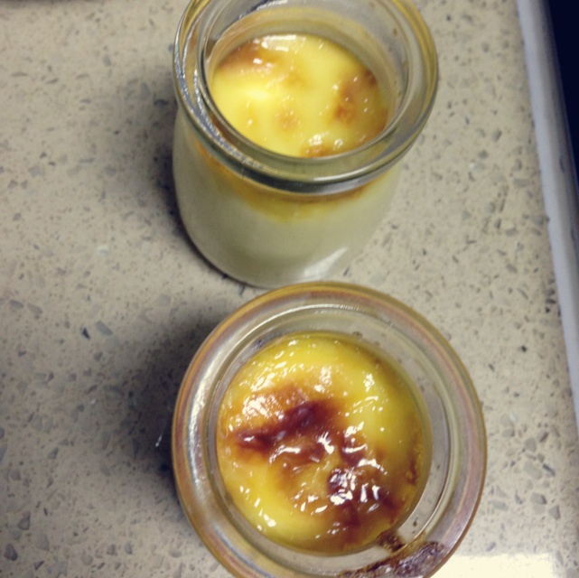 Crèmebrulée。法式烤布雷。焦糖布丁。