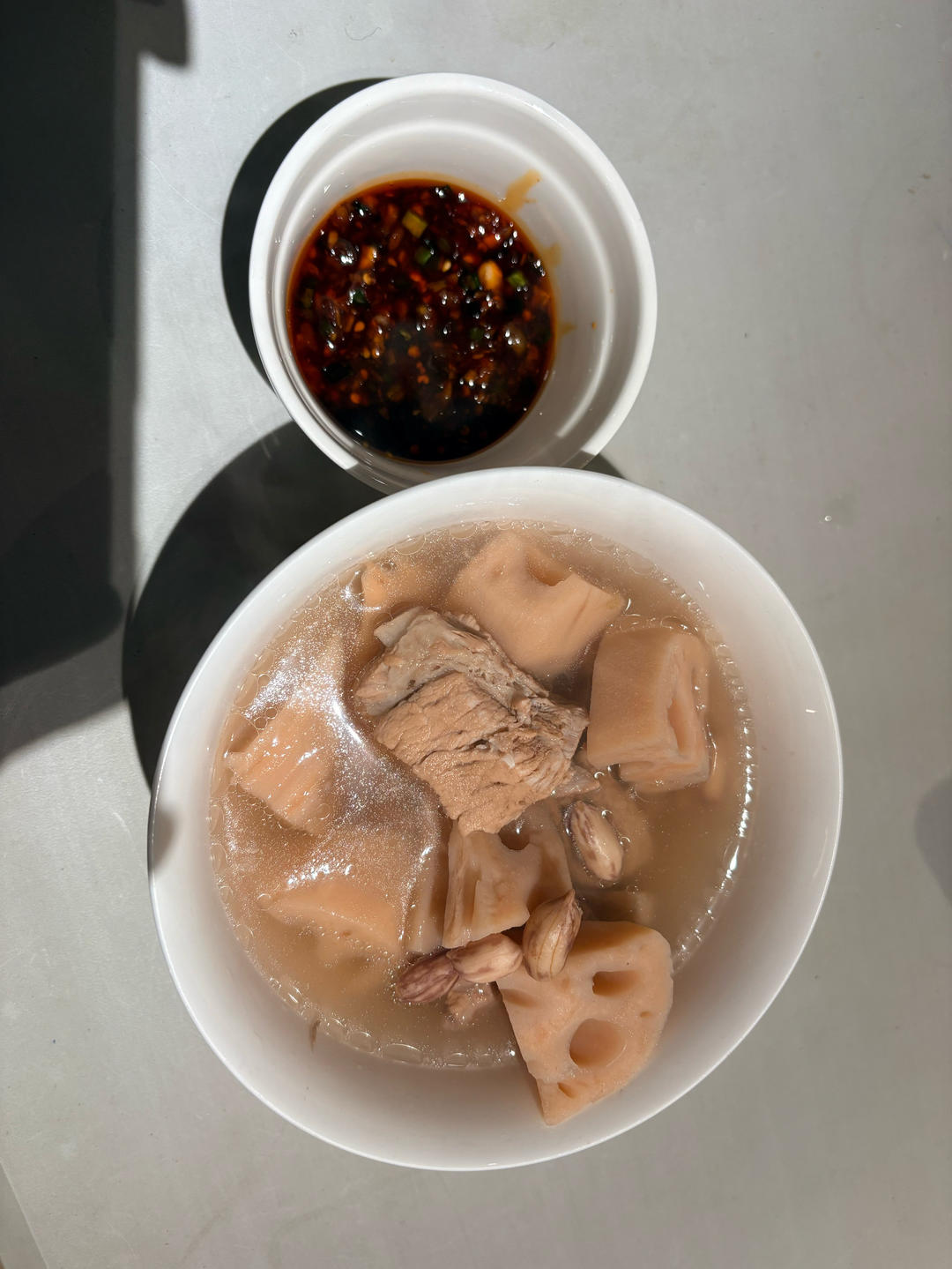 秋冬滋补——莲藕花生排骨汤（内附超香蘸料做法！）