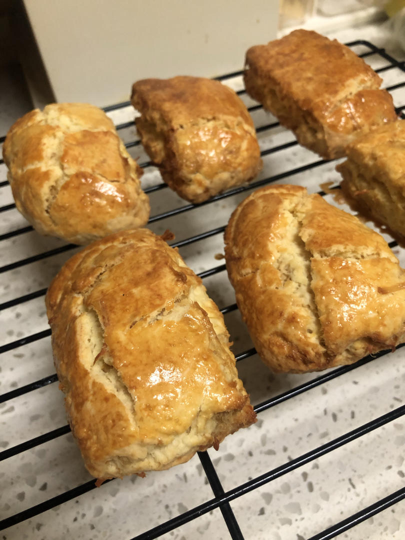 咸蛋黄肉松司康