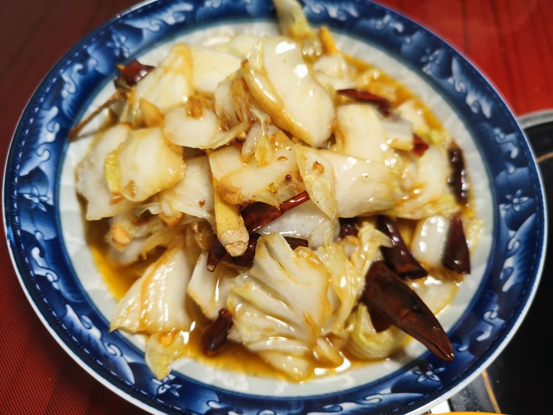 厨师长教你：“炝炒大白菜”的家常做法，糊辣咸鲜，回味略带酸甜