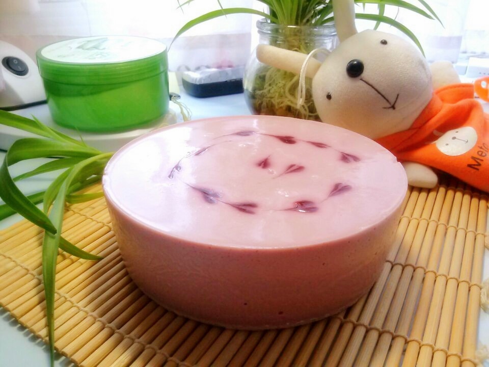 覆盆子果酱乳酪慕斯蛋糕