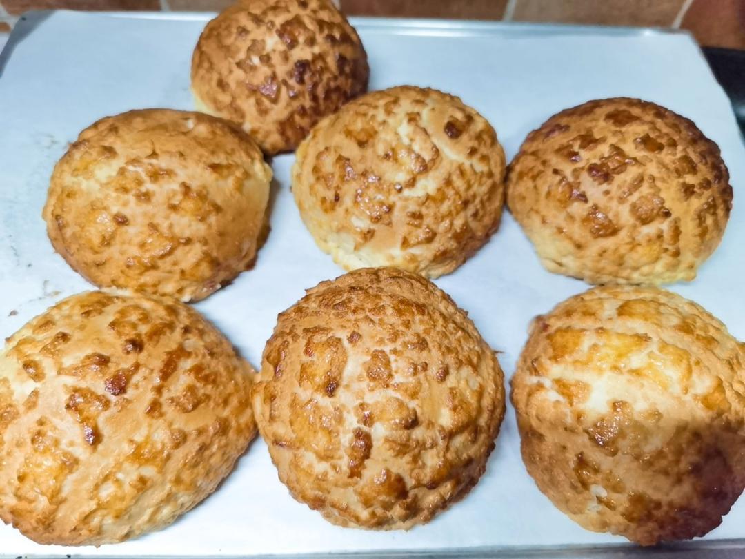 好吃到炸裂的港式菠萝包（附带制作酥皮的小视频）