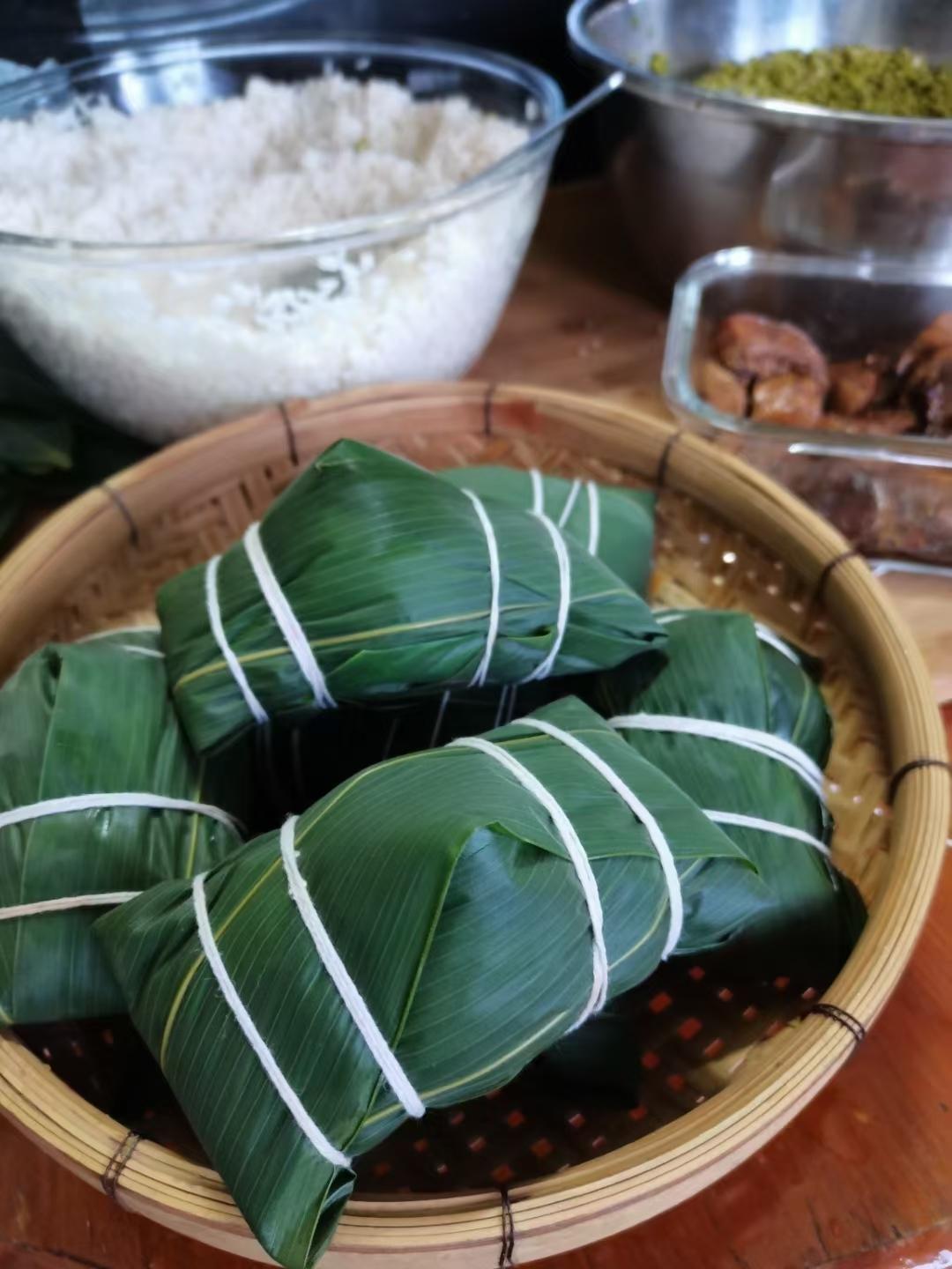 五香猪肉咸蛋粽子