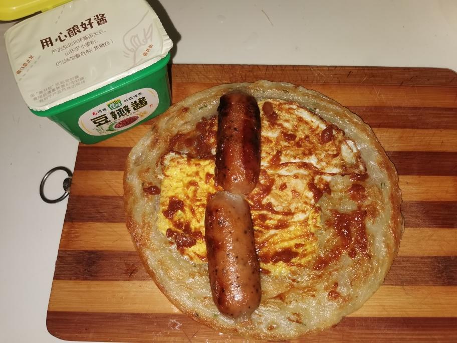 美味早餐手抓饼卷香肠的做法