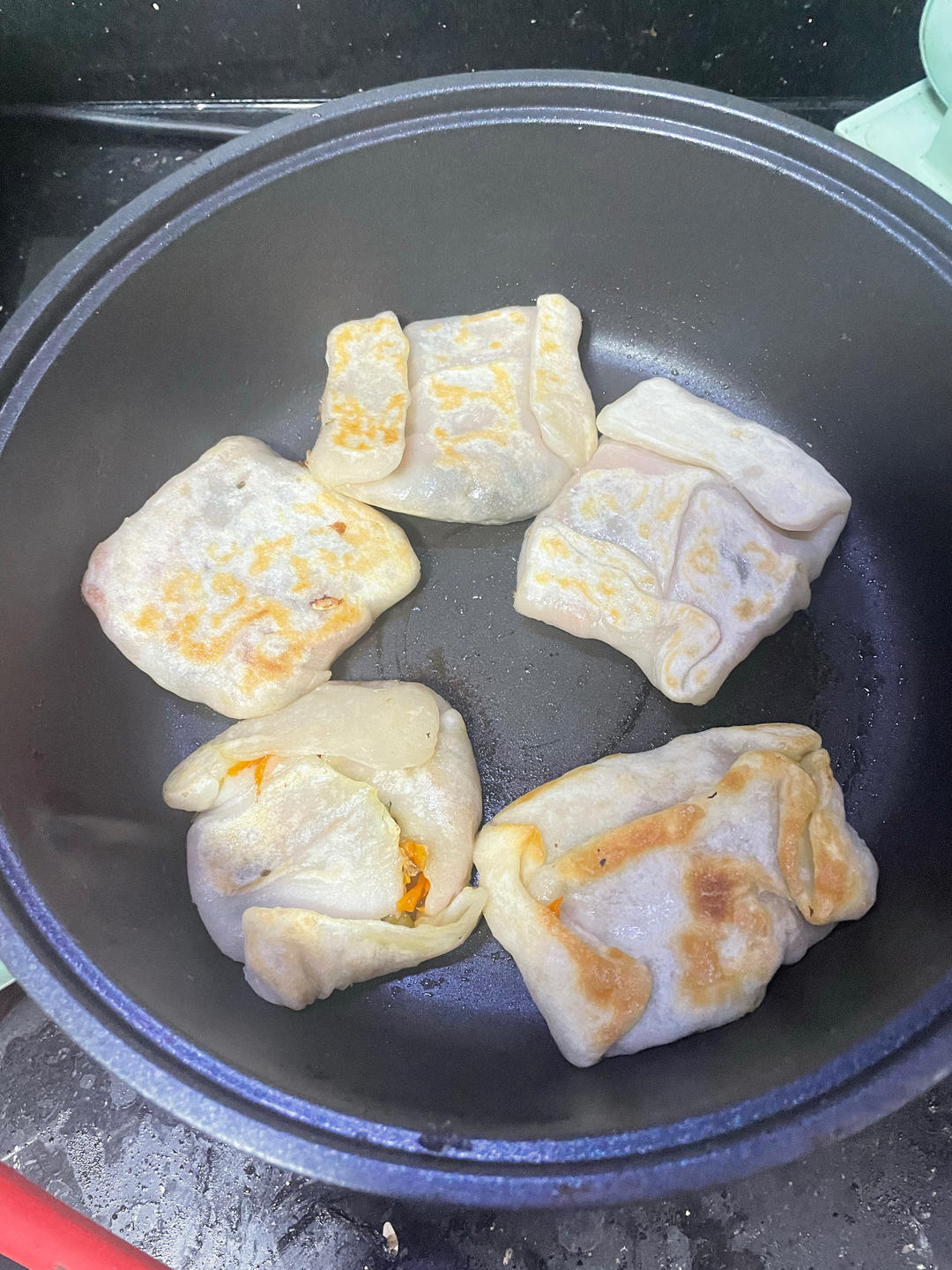 吹弹可破的韭菜盒子