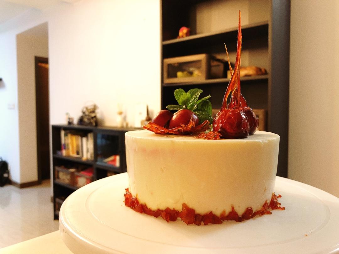 栗子和焦糖的甜蜜约会：装饰乳酪慕斯蛋糕