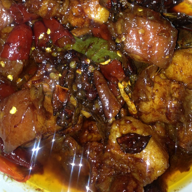 吃着碗里望着锅里的红烧肉