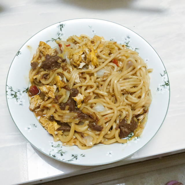 卷心菜牛肉焖面