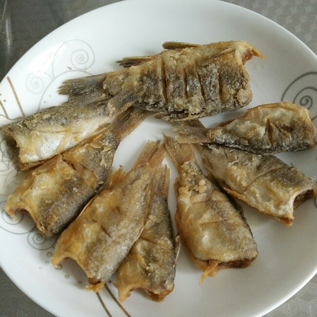 干炸鲫鱼