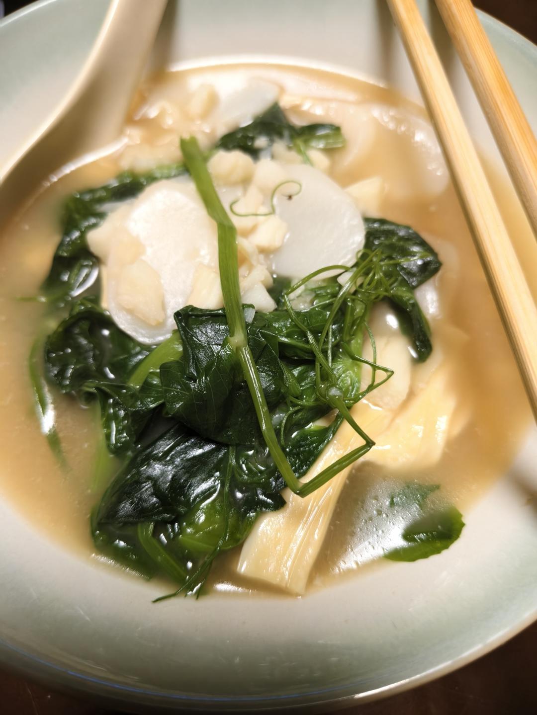 羊肚菌山药豌豆尖汤