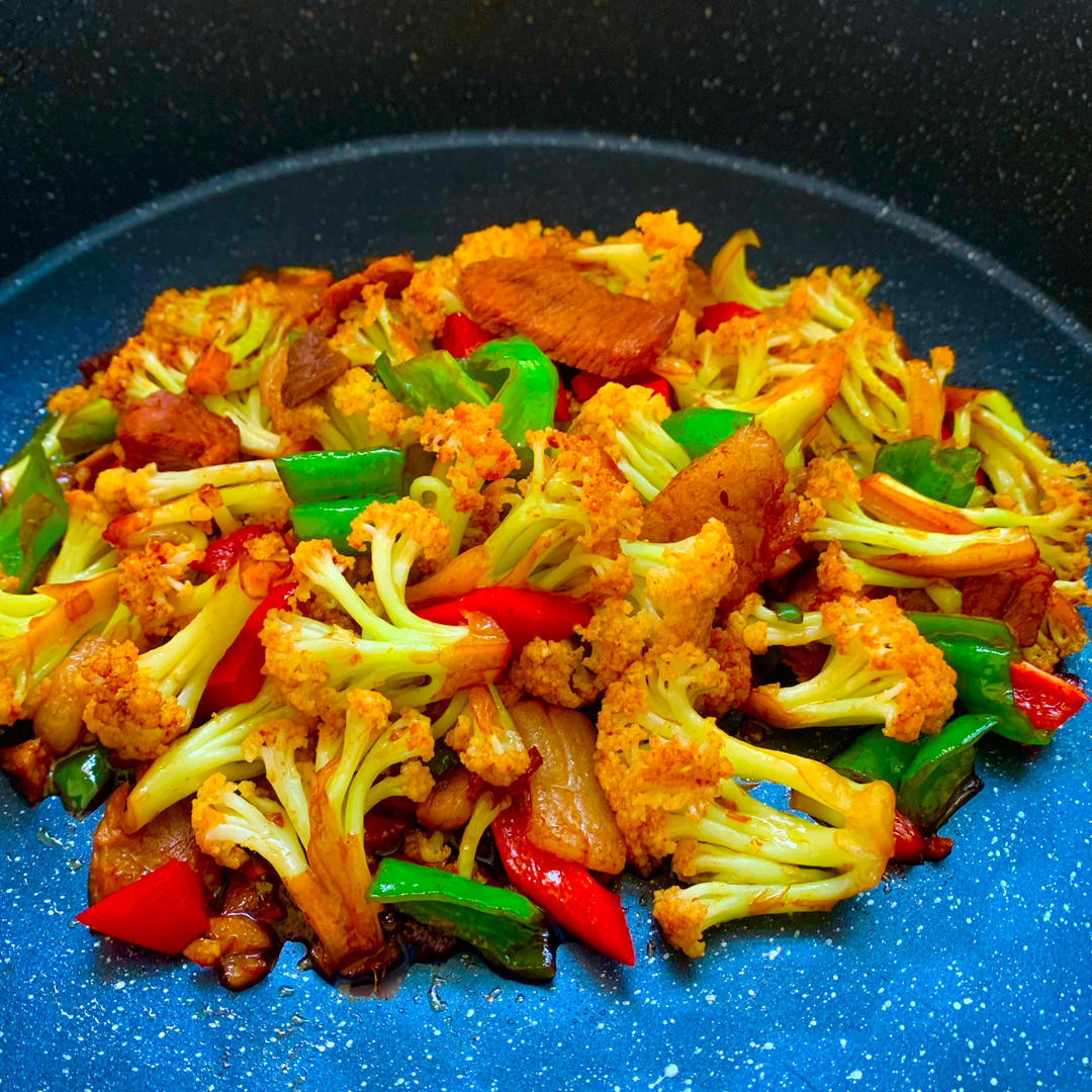 花菜炒肉。电饼铛版的做法