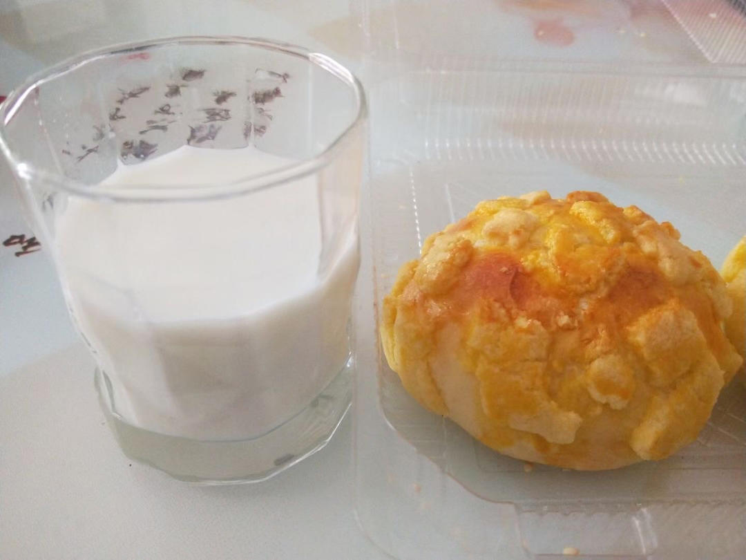 好吃到炸裂的港式菠萝包（附带制作酥皮的小视频）