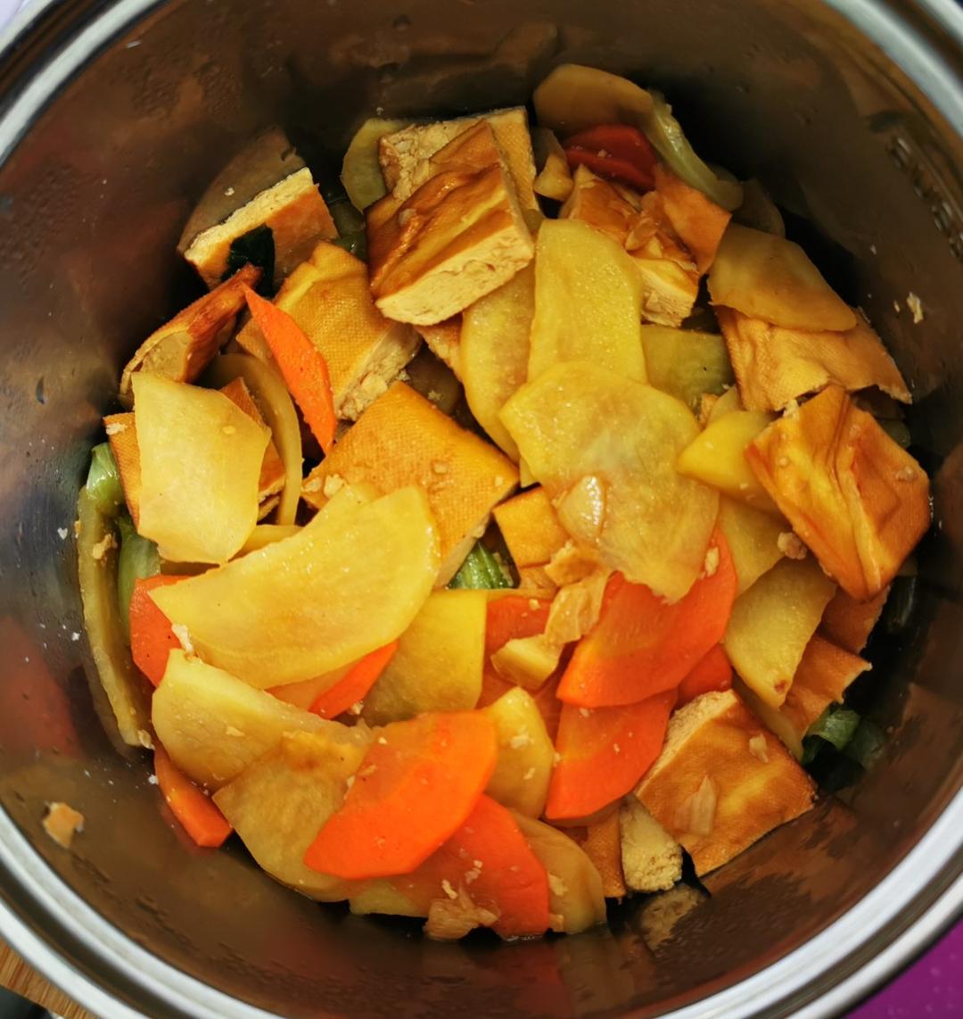 素菜：芹菜炒豆腐干