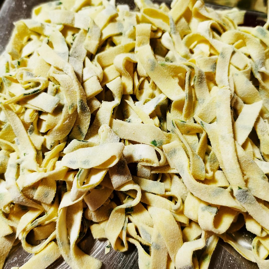 韭菜手擀面的做法