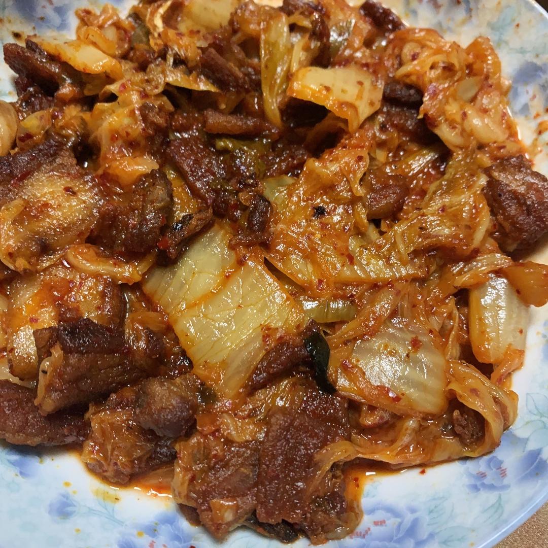 韩式料理：辣白菜炒五花肉