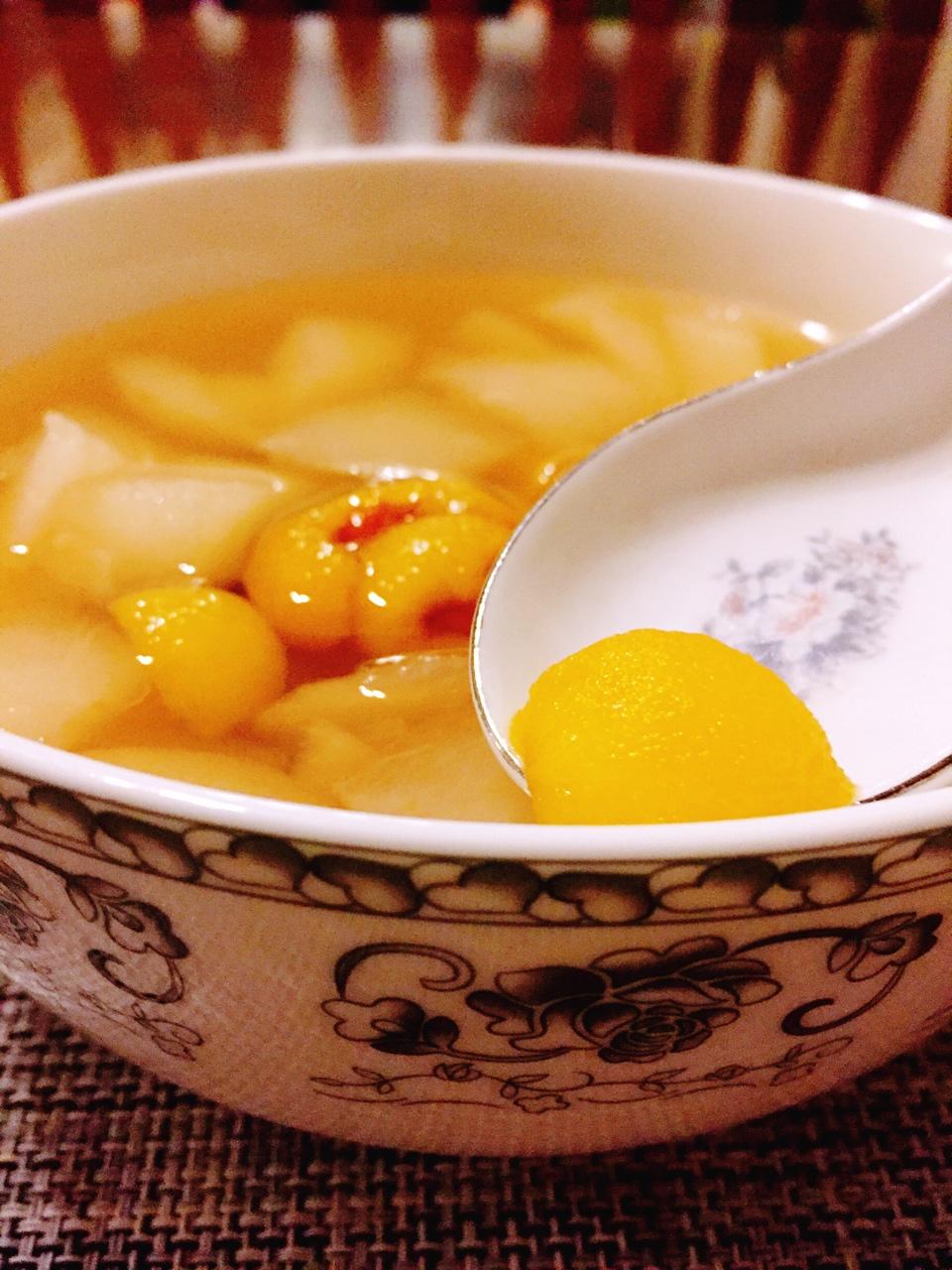 冰糖雪梨炖枇杷