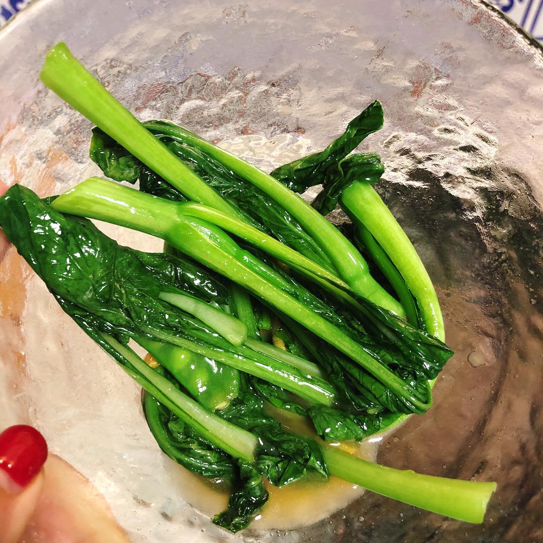 碧绿诱人脆嫩爽口姜汁鱼露炒菜心