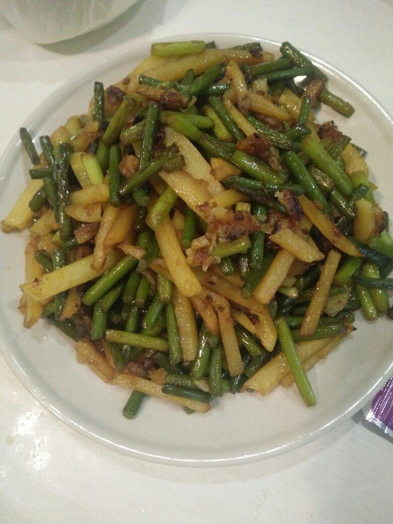 蒜薹炒土豆条