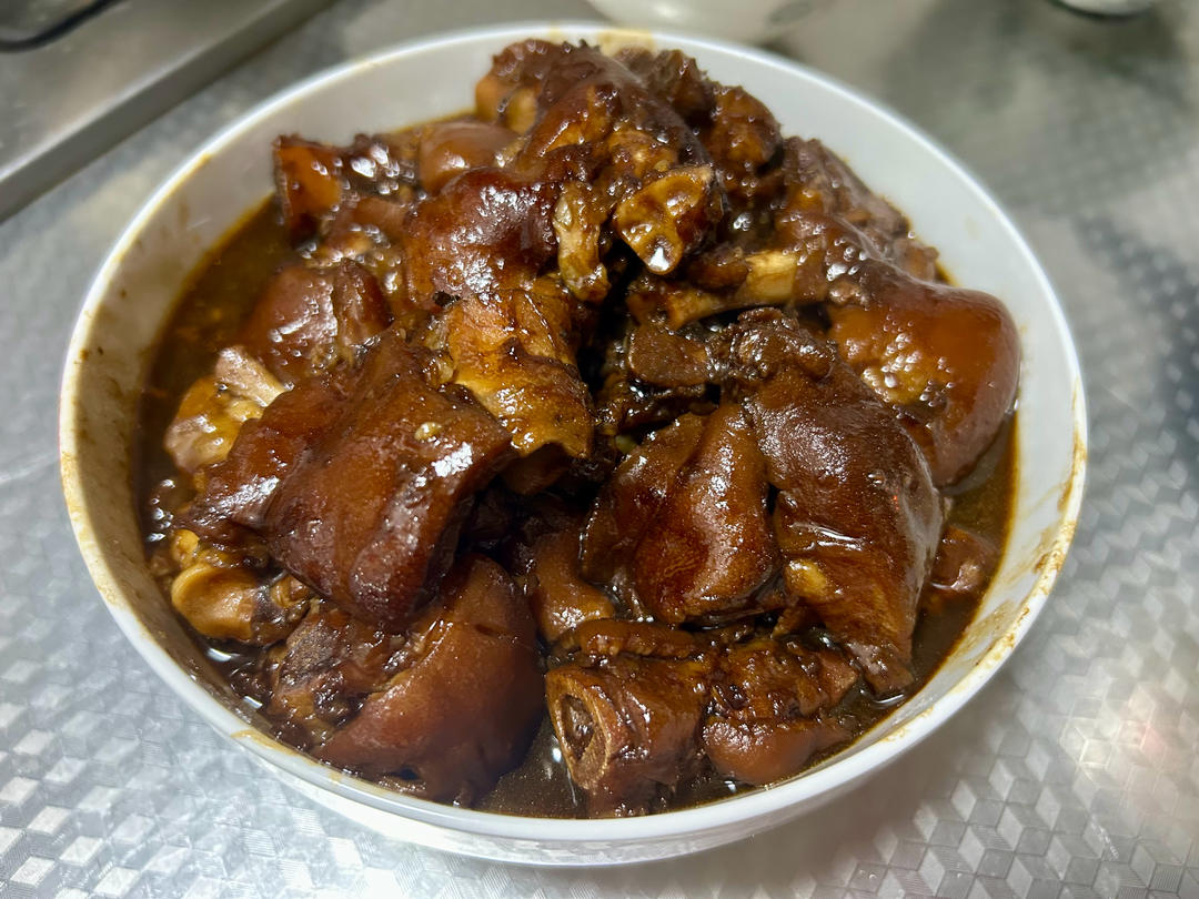 美味的家常菜：红烧猪蹄