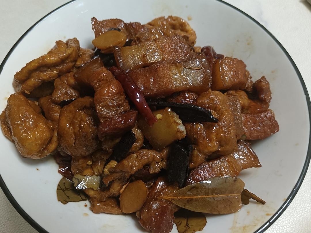 红烧肉炖鹌鹑蛋