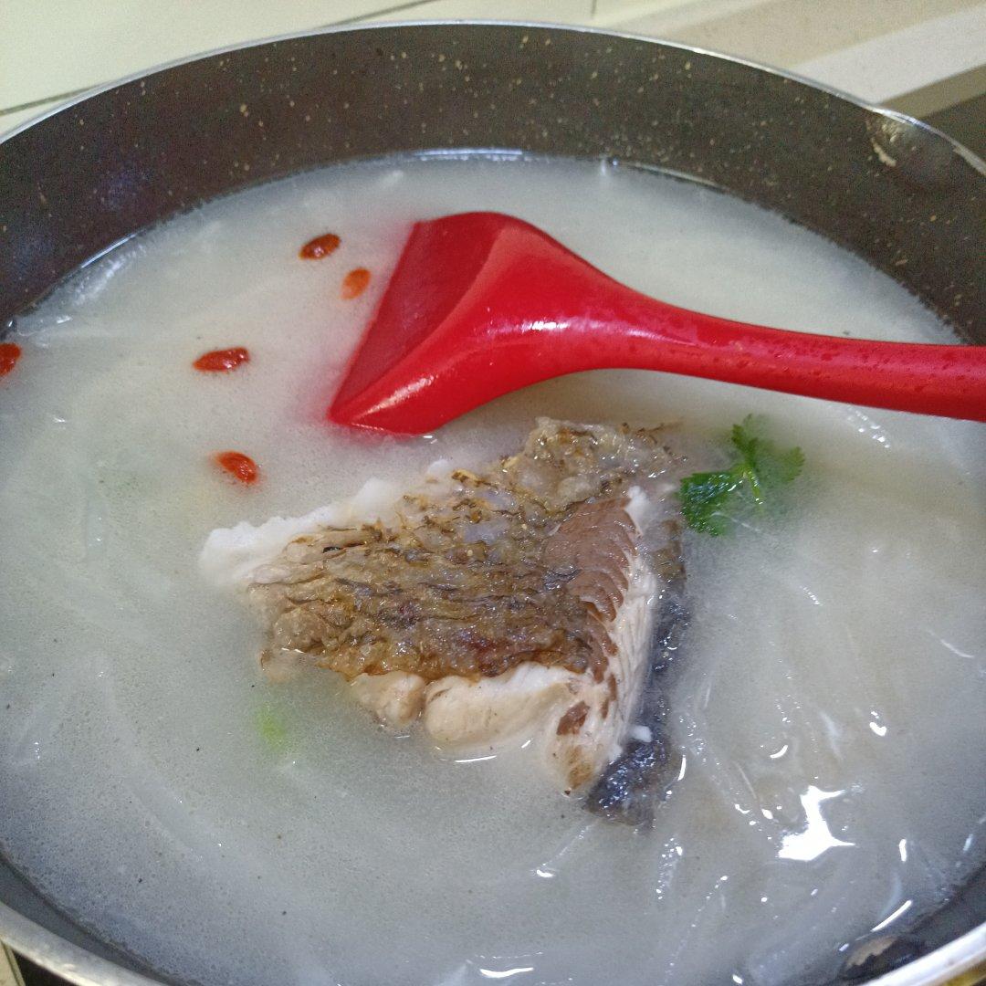 萝卜鱼尾汤