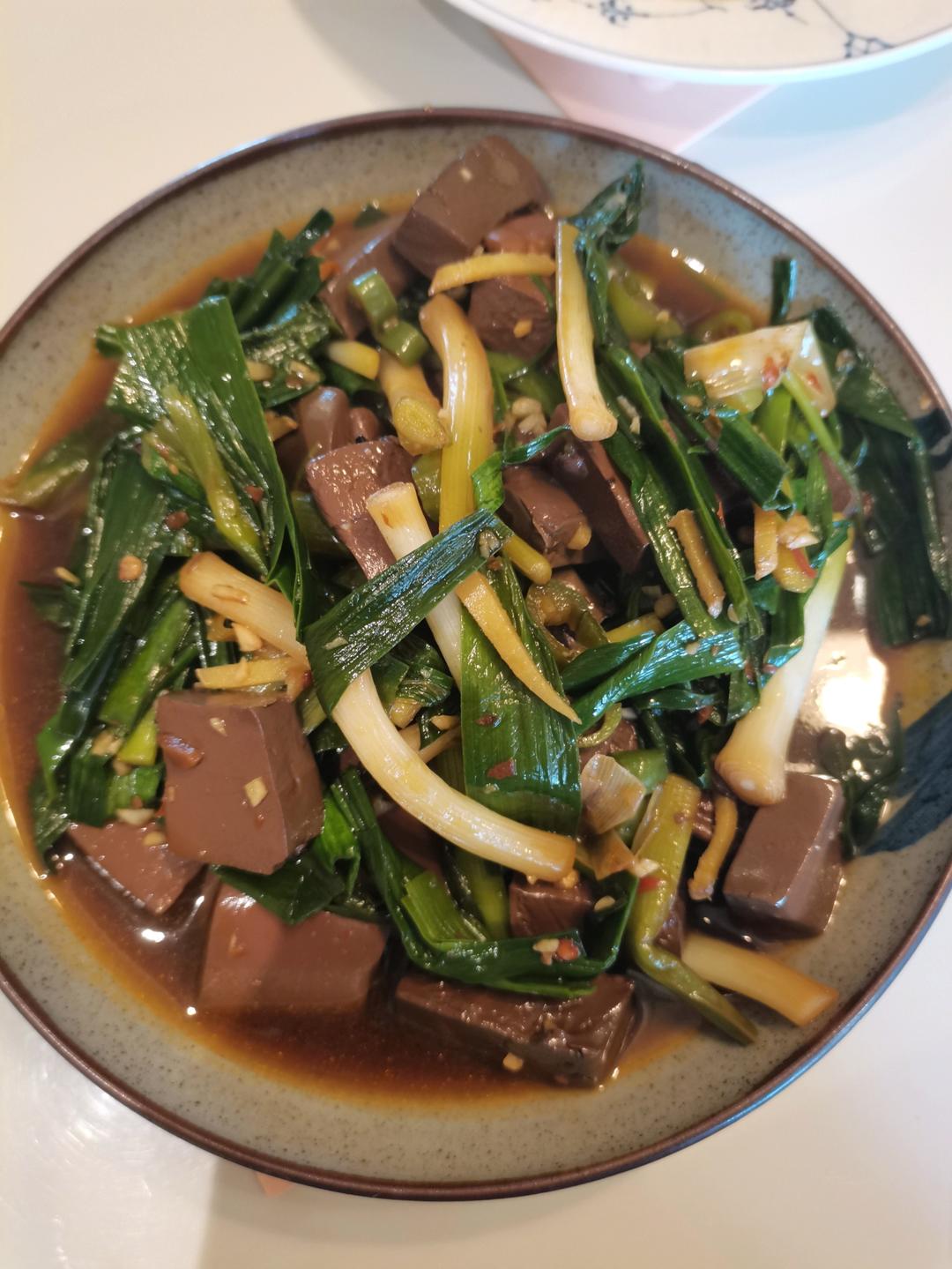 青蒜炒鸭血-有它能吃两大碗饭