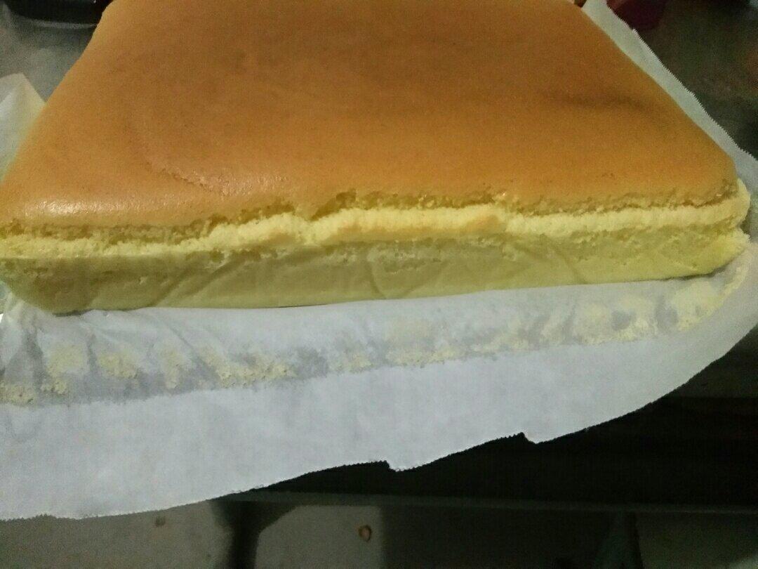 超级无敌好吃的古早蛋糕。