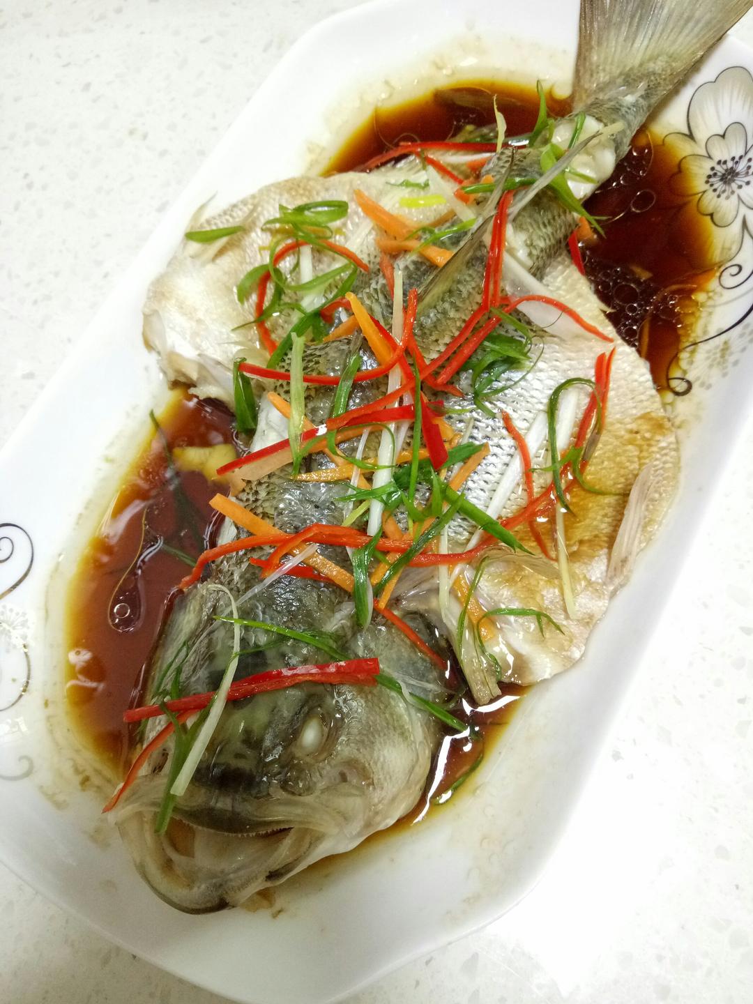 嗨娟子做的超入味清蒸鱼～清蒸鲈鱼桂花鱼(家常独创)