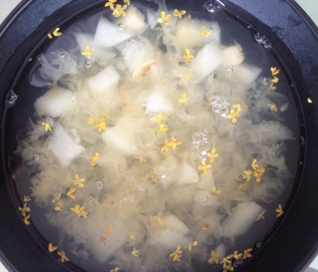 冰糖银耳雪梨汤