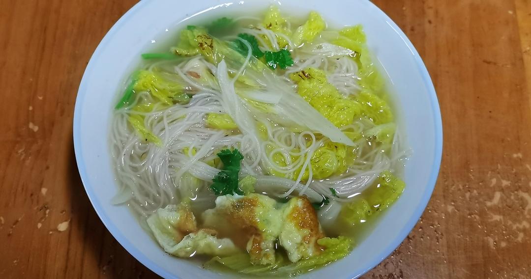 家常白菜挂面汤